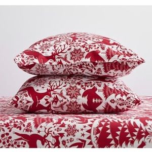 Potterybarn “Nordic Christmas,” print king pillow cases. Pair. NWT.